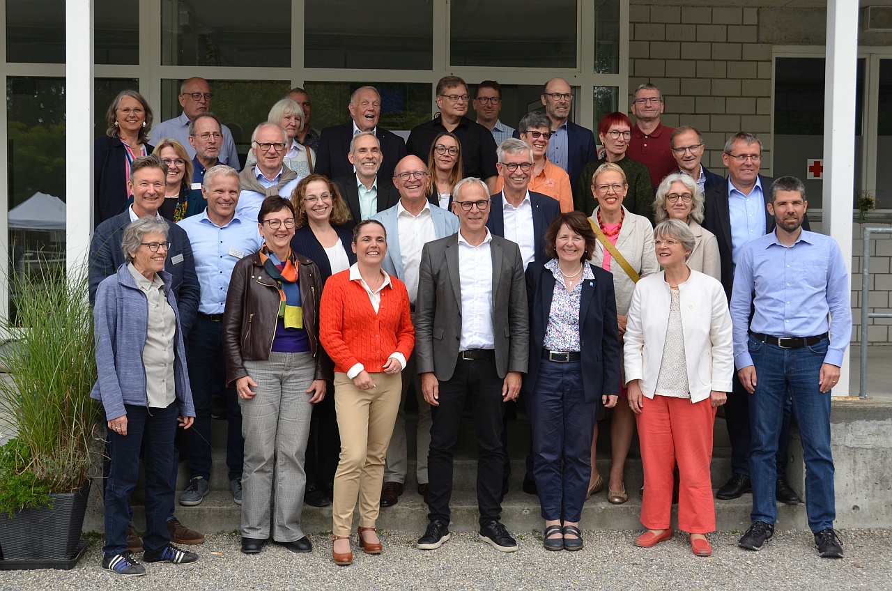 Vertreterinnen und Vertreter der drei Aargauer Landeskirchen, Politik, Kultur und Wirtschaft am Aargauer Kirchenfest.