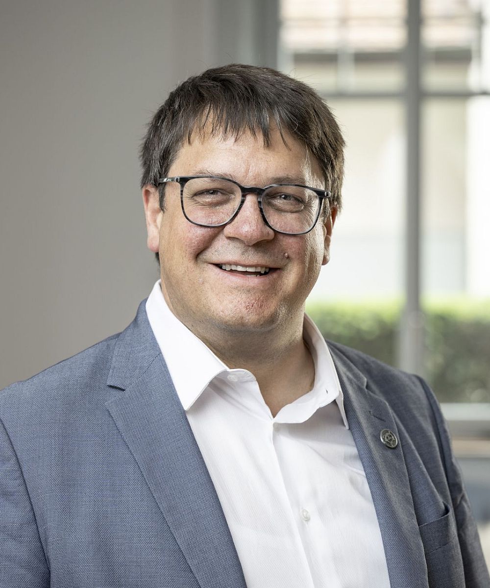 Portrait Adrian Bolzern