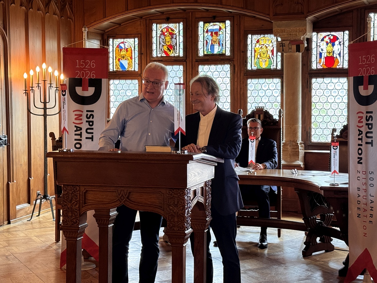 Die Projektleiter Claudio Tomassini, katholischer Seelsorger und Pfarreileiter und Res Peter, reformierter Pfarrer (Vorsitz)